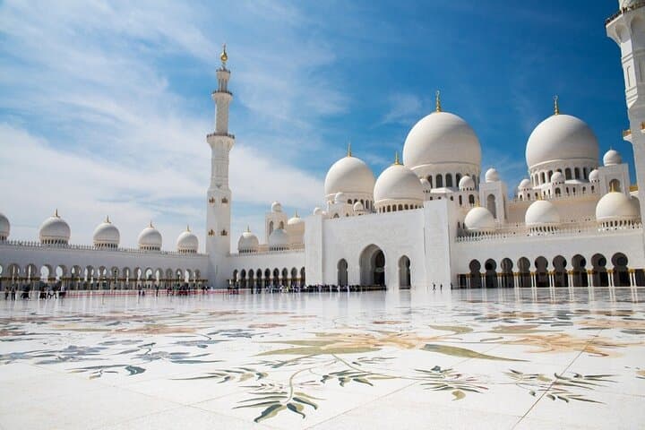 Abu Dhabi Private Sightseeing Tour with a Professional Driver