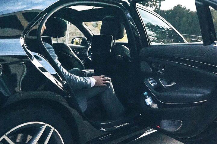 Departure Transfer: Lisbon to Lisbon Airport LIS in Business Car
