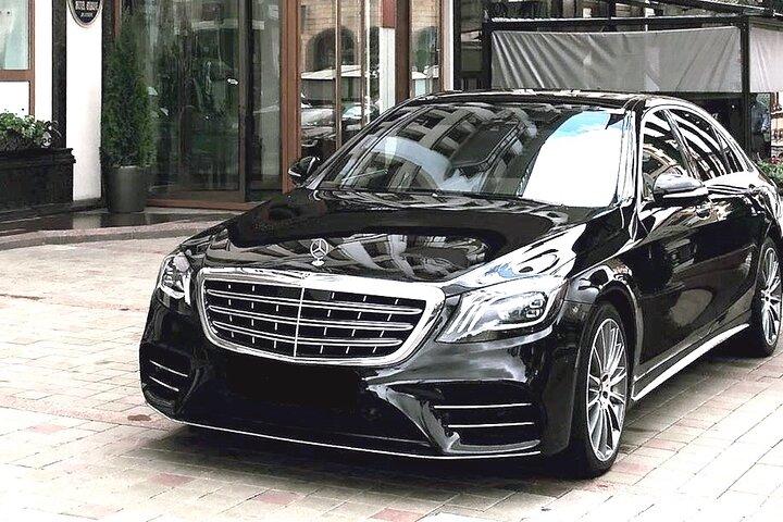 Private Transfer: Lisbon Airport LIS to Lisbon in Luxury Car