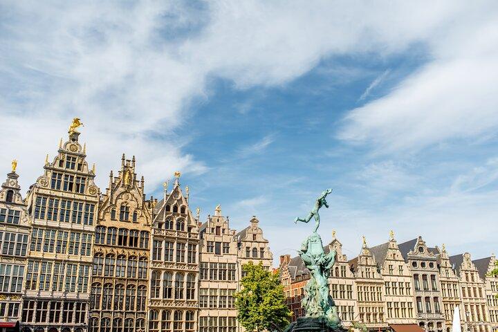 Surprise Walk of Antwerp with a Local