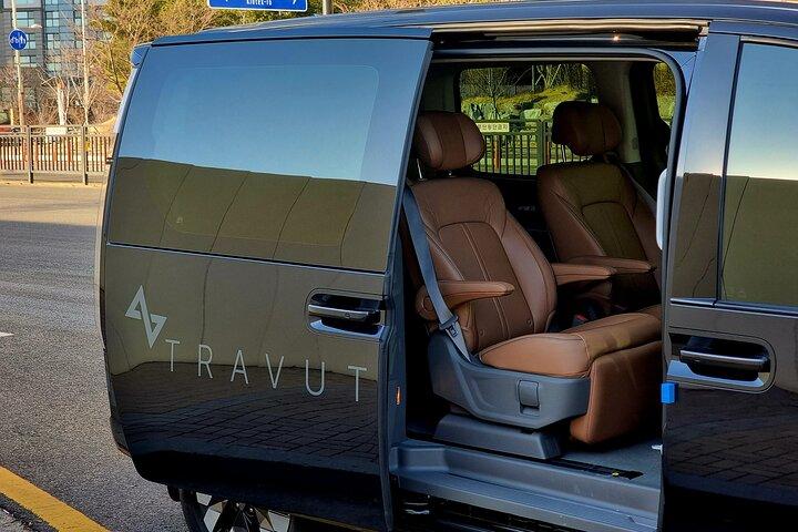 Ultimate Private Seoul Experience with Chauffeur-driven Car