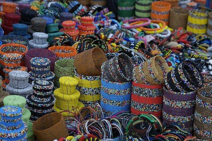 Nairobi cultural souvenir shopping tour with a local