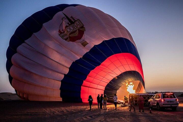Enjoy Hot Air Balloon Ride, Vintage Land Rover Ride & Breakfast and Falcon Show