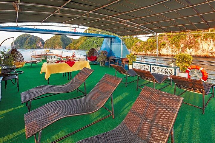Full Day Guided Tour in Halong Bay