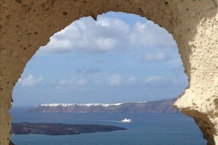 Private 6 hour guided tour in Santorini !!!