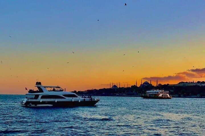 Bosphorus Sunset: An Enchanting Yacht Cruise in Istanbul