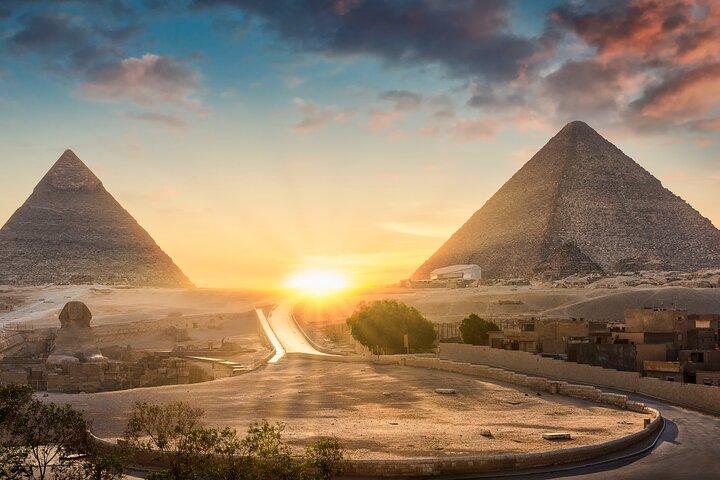 Private Tour to Giza Pyramids with Museum and khan elkhalily