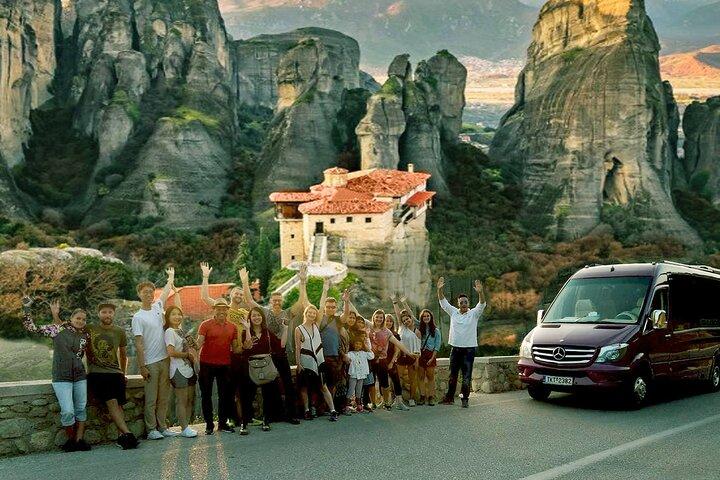 Athens to Meteora DayTrip by Train in Spanish language - Local Agency