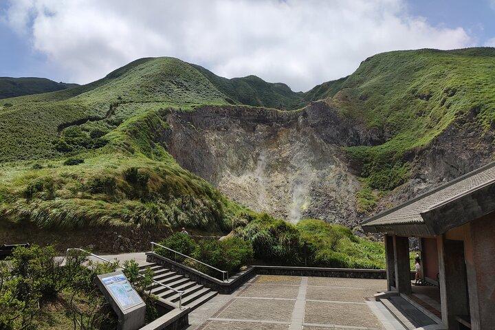 One Day Hike around Taipei's Yangmingshan National Park