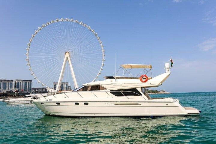 Luxury Shared Yacht Tour in Dubai Marina with Food