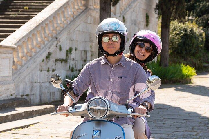 Panoramic Florence private tour on Vespa with personal photographer