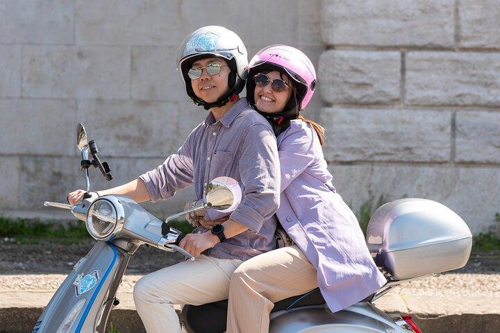 Panoramic Florence private tour on Vespa with personal photographer