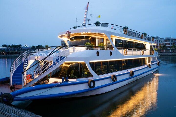 Halong Bay Full-Day Trip with Bamboo boat or Kayaking