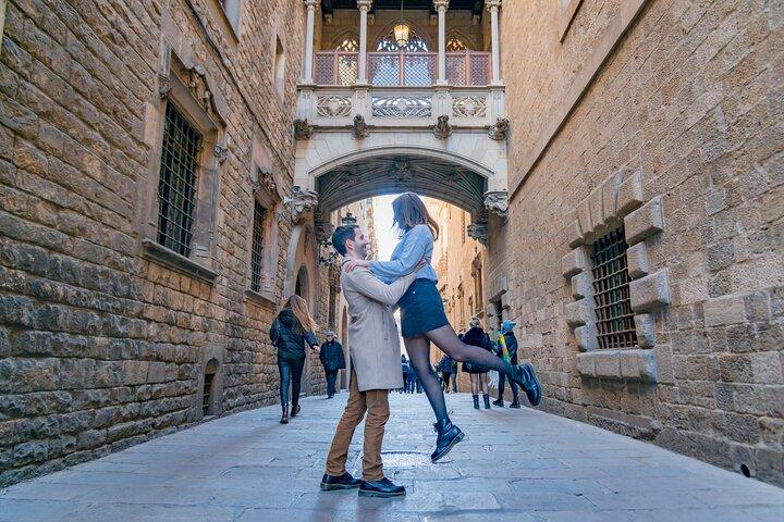 Barcelona: Professional Photoshoot at Gothic Quarter