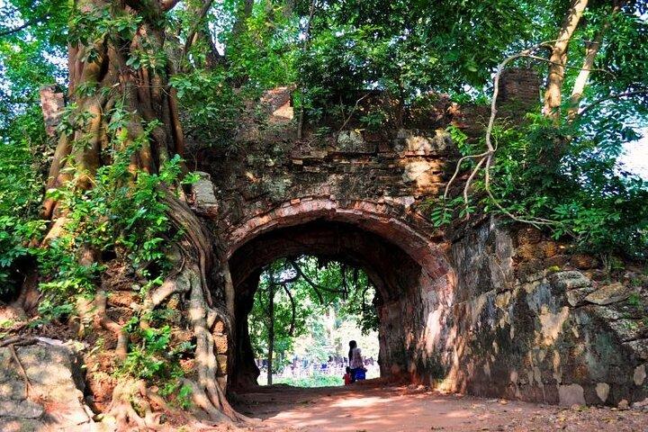 Duong Lam Ancient Village Private Tour: Ancient Vestage, Fortress