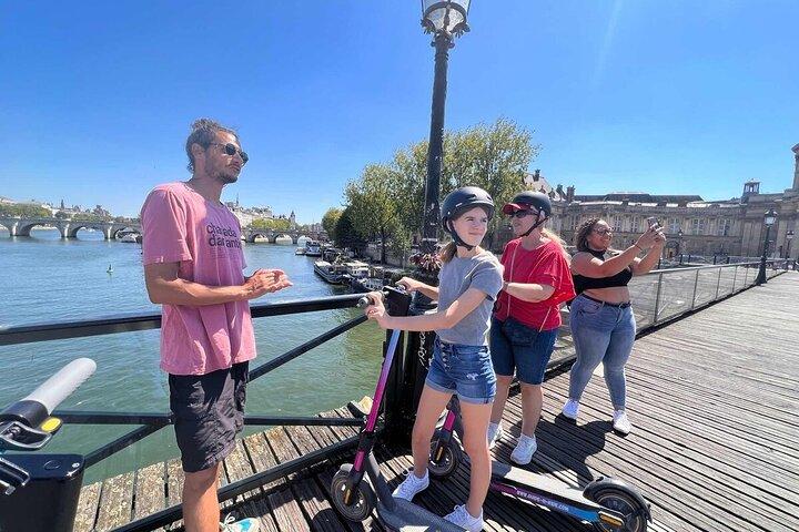 Paris City Tour by E-Scooter with Fun Guide (Small groups)