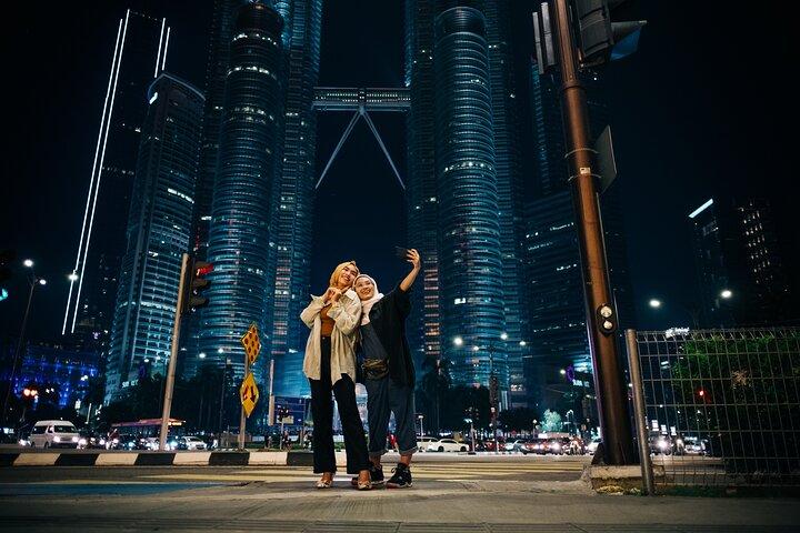 Kuala Lumpur Night Tour With Lake Symphony & Saloma Bridge