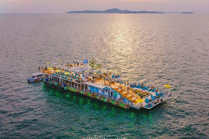 Pattaya Tappia Floating Cafe Ticket with Boat Transfer