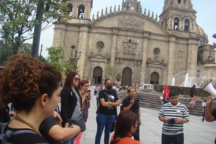 Unmissable Walking Tour with Naomi in Guadalajara