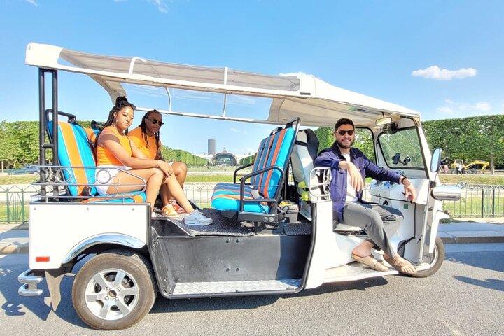 Private Tour of Paris in Tuktuk