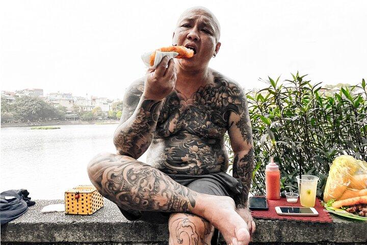 Hanoi Street Photography with a Pro – Phone & Camera