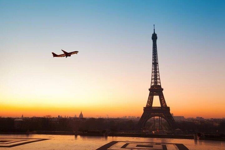 Private transport from Paris to Charles de Gaulle airport