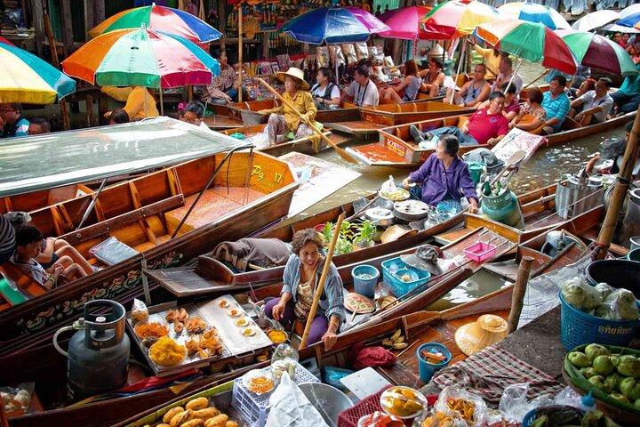 Private Guided Tour to Train Market and Damnoensaduak Floating Market