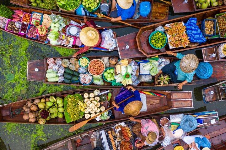 Private Guided Tour to Train Market and Damnoensaduak Floating Market