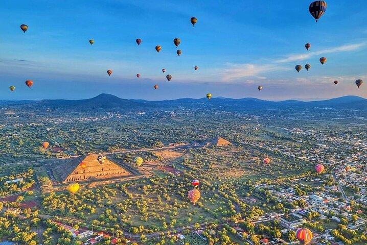Fly by Globe Teotihuacan Private Transportation + Breakfast La Gruta