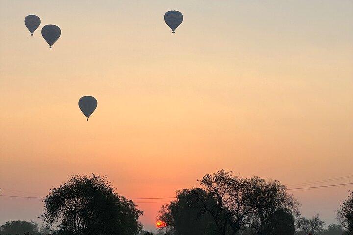 Fly by Globe Teotihuacan Private Transportation + Breakfast La Gruta