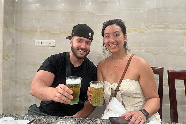Hanoi Local Fresh Beer and Culinary Tour with Train Street Visit