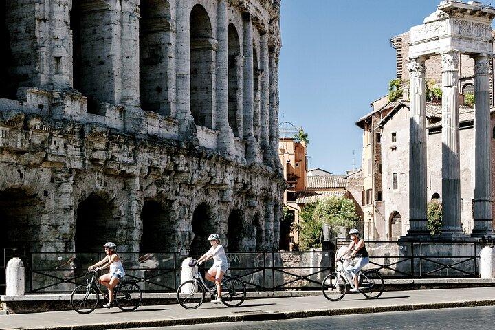 Highlights & Hidden Gems Tour with Top E-bike