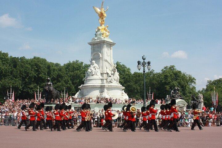 Buckingham Palace and Stonehenge Tour