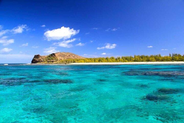 3 North Islands Catamaran Cruise with Lunch & Drinks on island.