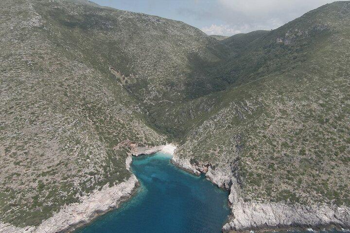 Private 6 H Boat Dafina Bay & Bear's Bay
