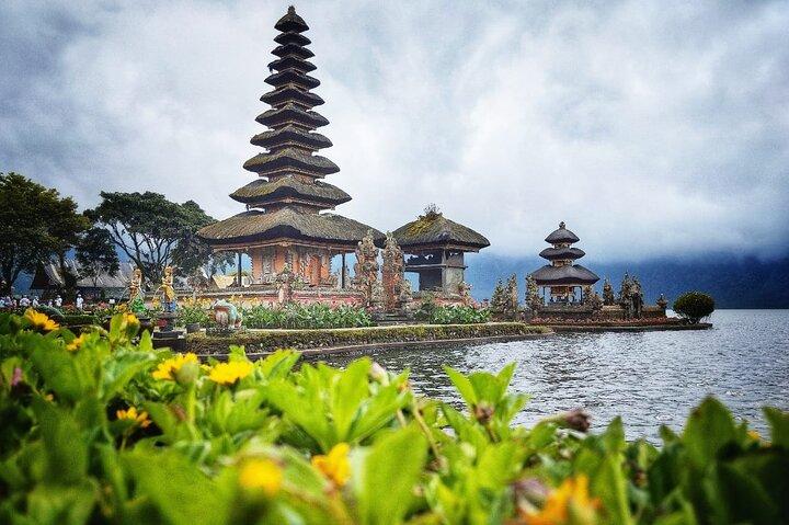 Tanah Lot Tour: Discover Bali’s Iconic Temple and Stunning Views