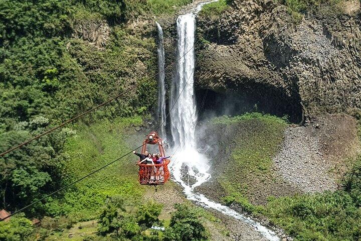 From Quito: Baños Tour - Entrances and Lunch included