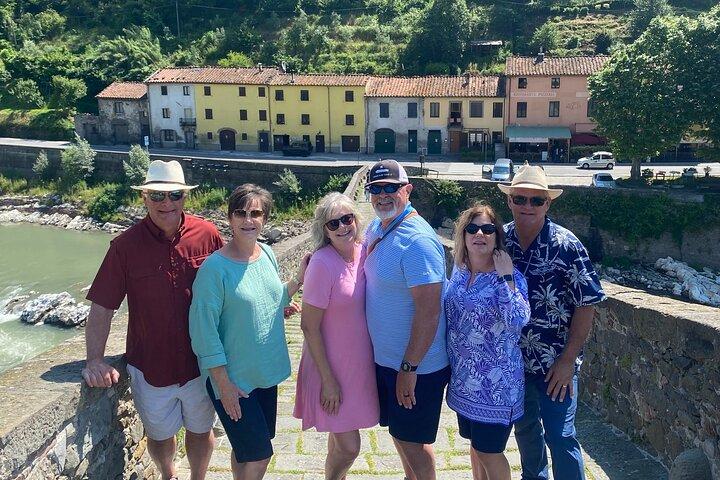 Discover the Valley of Lucca with a private tour by van