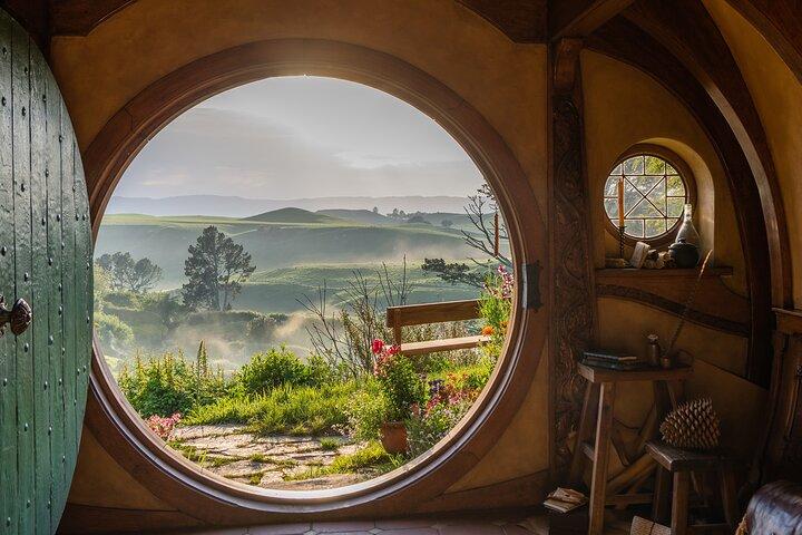Hobbiton with Huka Falls and Hot Springs Day Tour