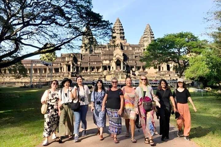 Angkor Wat Sunset Small Group Tour with Lunch Included