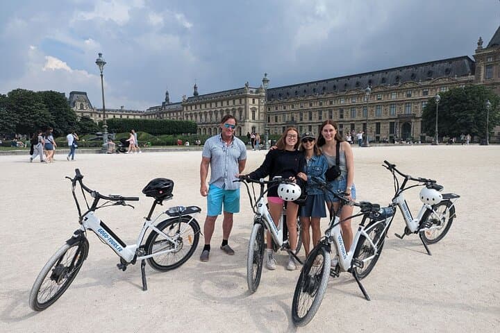 Private Paris E-bike city highlights tour