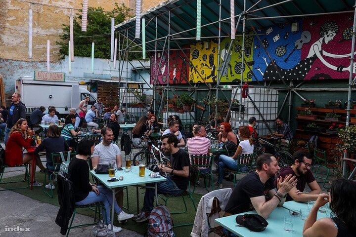 Ruin Bars Tour (Culture, history, and drinks) PROMO PRICE