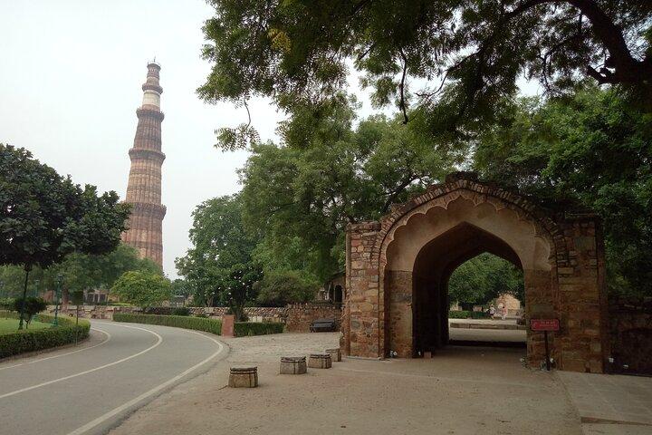 Half-Day Tour Of Qutb Minar, Humayun Tomb and Agrasen Ki Baoli
