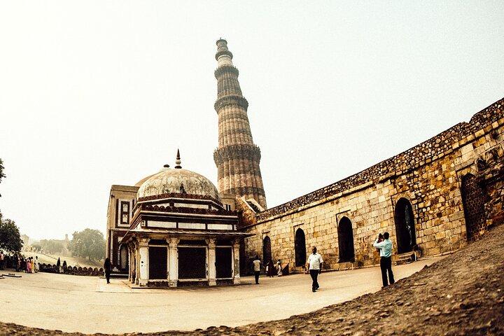 Half-Day Tour Of Qutb Minar, Humayun Tomb and Agrasen Ki Baoli