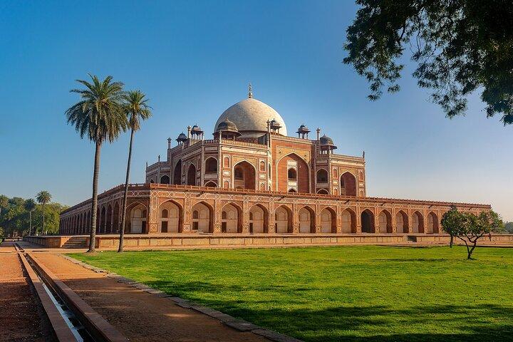 Half-Day Tour Of Qutb Minar, Humayun Tomb and Agrasen Ki Baoli