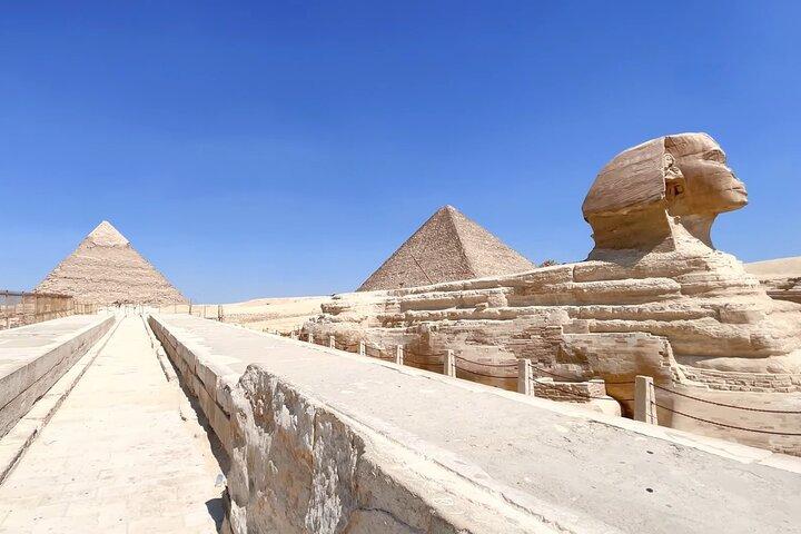 Full-Day Private Tour in Pyramids, Sphinx and Egyptian Museum
