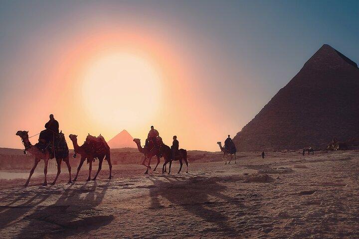 Full-Day Private Tour in Pyramids, Sphinx and Egyptian Museum