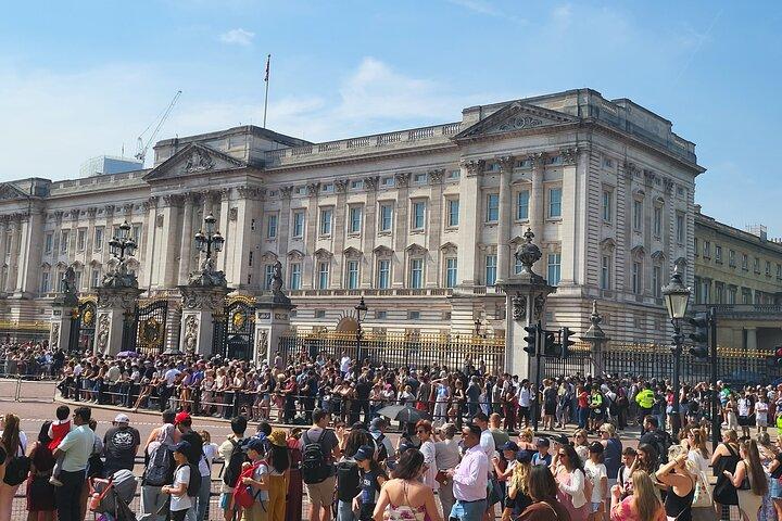 Exciting Full Day Walking Tour - See All London Sites