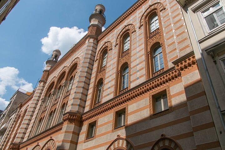 2-Hour Jewish Quarter Walking Tour in Budapest with Historian