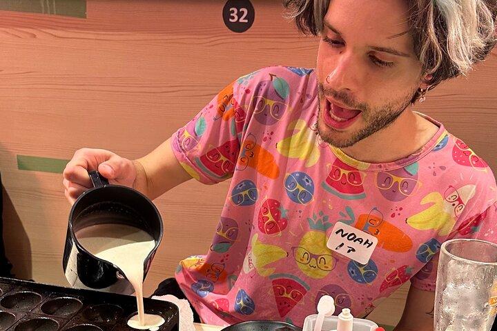 Takoyaki Party & Shinjuku Night Tour in Tokyo ※Unlimited Drinks